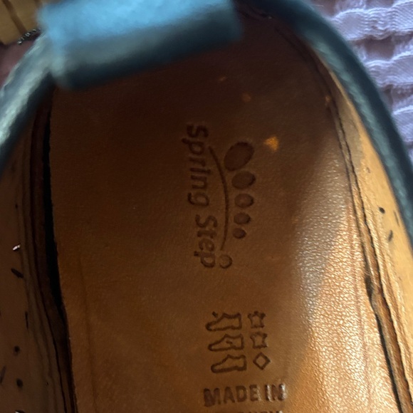 Size 6 Black womens Springstep slip in shoes with Floral Design. Like new - Picture 5 of 5